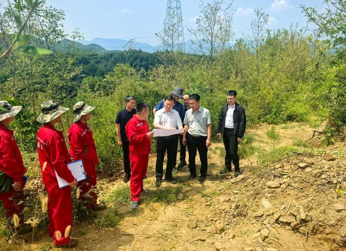局主要领导到党支部联系点调研指导工作